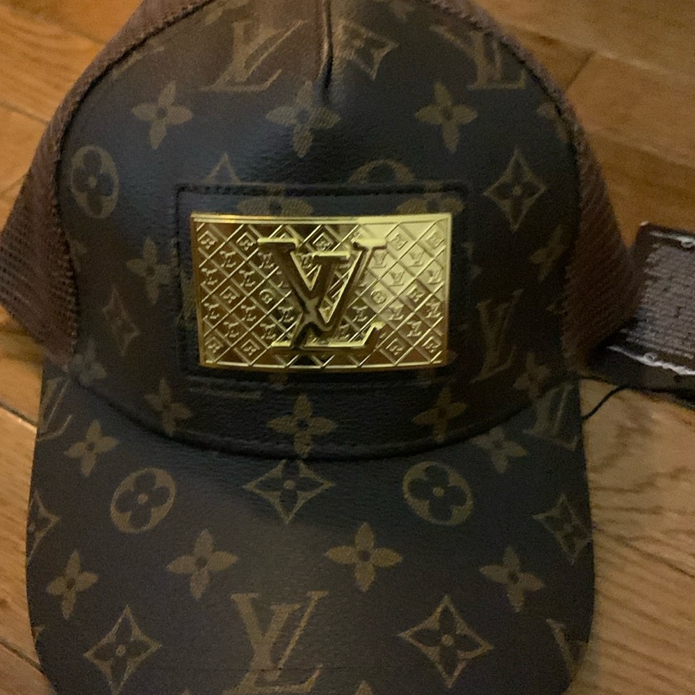 Never worn Louis Vuitton ￼ baseball cap
